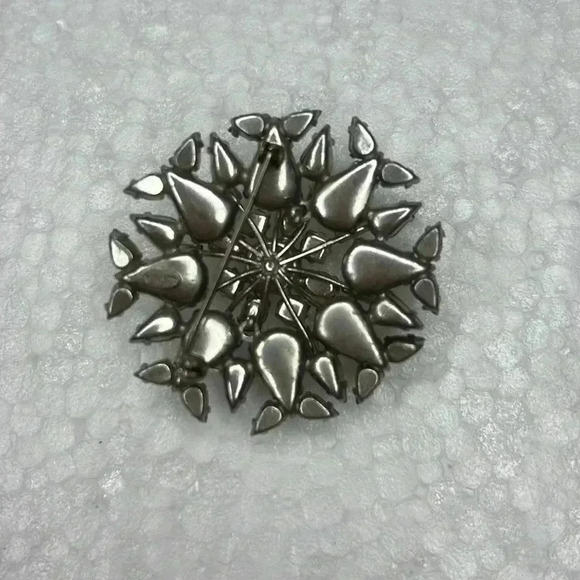 Beautiful deaigner collectable Vintage Austria Rhinestone Brooch - Picture 2 of 3